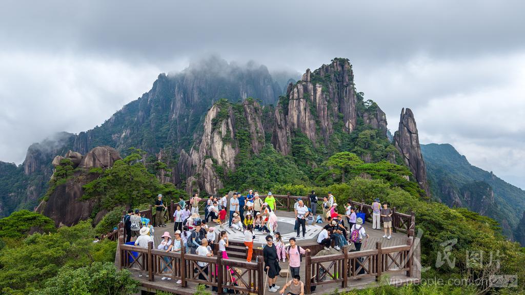 9月：【云上仙峰】 江西婺源网红石门村、弦高古城、三清山、篁岭晒秋纯玩三日游