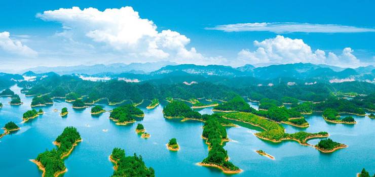 9月：【探寻千岛湖】：千岛湖（中心湖区），桐庐瑶琳仙境（裸眼3D光影秀）、天目溪竹筏漂流纯玩二日游（住千岛湖网评3钻酒店）